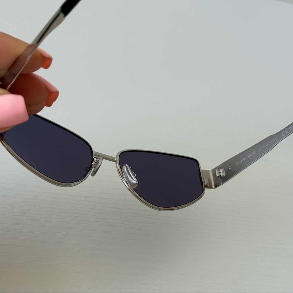 New! Celine Triomphe Sunglasses CL40293U 16V, Authentic - Picture 9 of 10